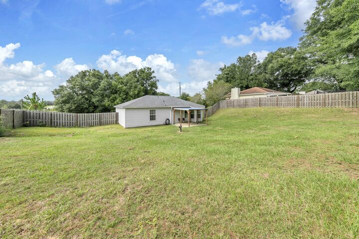 Property Photo:  4877 Kensington Lane  FL 32539 
