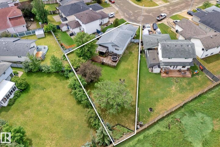1071 Jones Crescent NW  Edmonton AB T6L 6Y1 photo