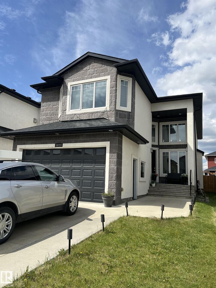 16724 61 Street NW  Edmonton AB T5Y 0W6 photo