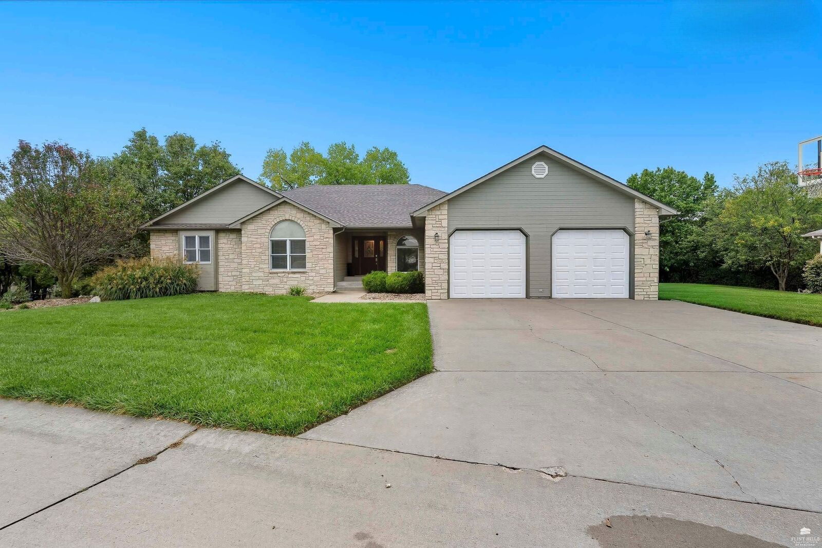 Property Photo:  6100 Tumbleweed Terrace  KS 66502