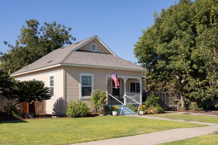 223 N H Street  Dinuba CA 93618 photo