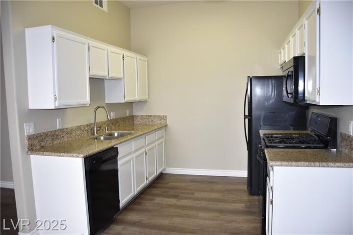 Property Photo: 700 Carnegie Street 4111 NV 89052