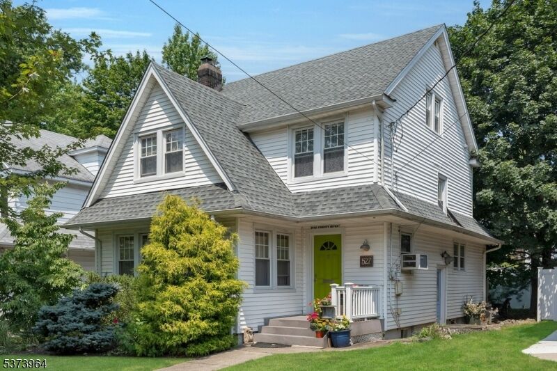 Property Photo:  527 Cumberland Ave  NJ 07666 