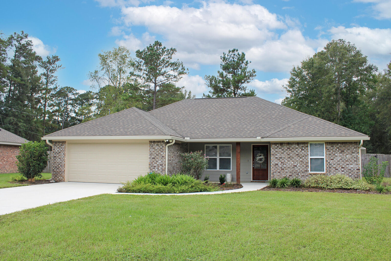 Property Photo: 153 Meadowood MS 39465