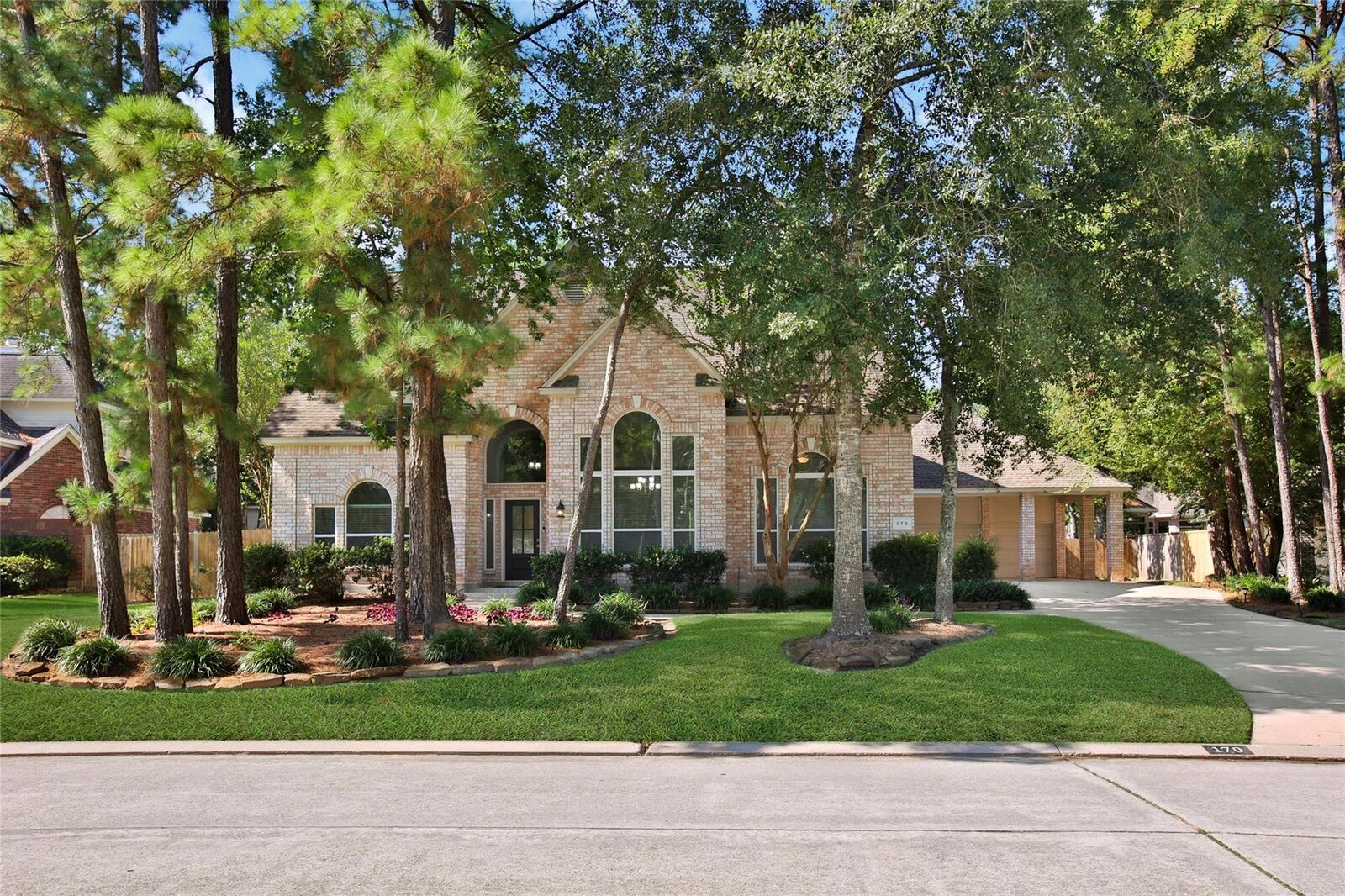 Property Photo:  170 Golden Shadow Circle  TX 77381 