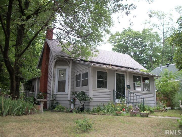 Property Photo:  1304 Broadway Street  IN 47591 