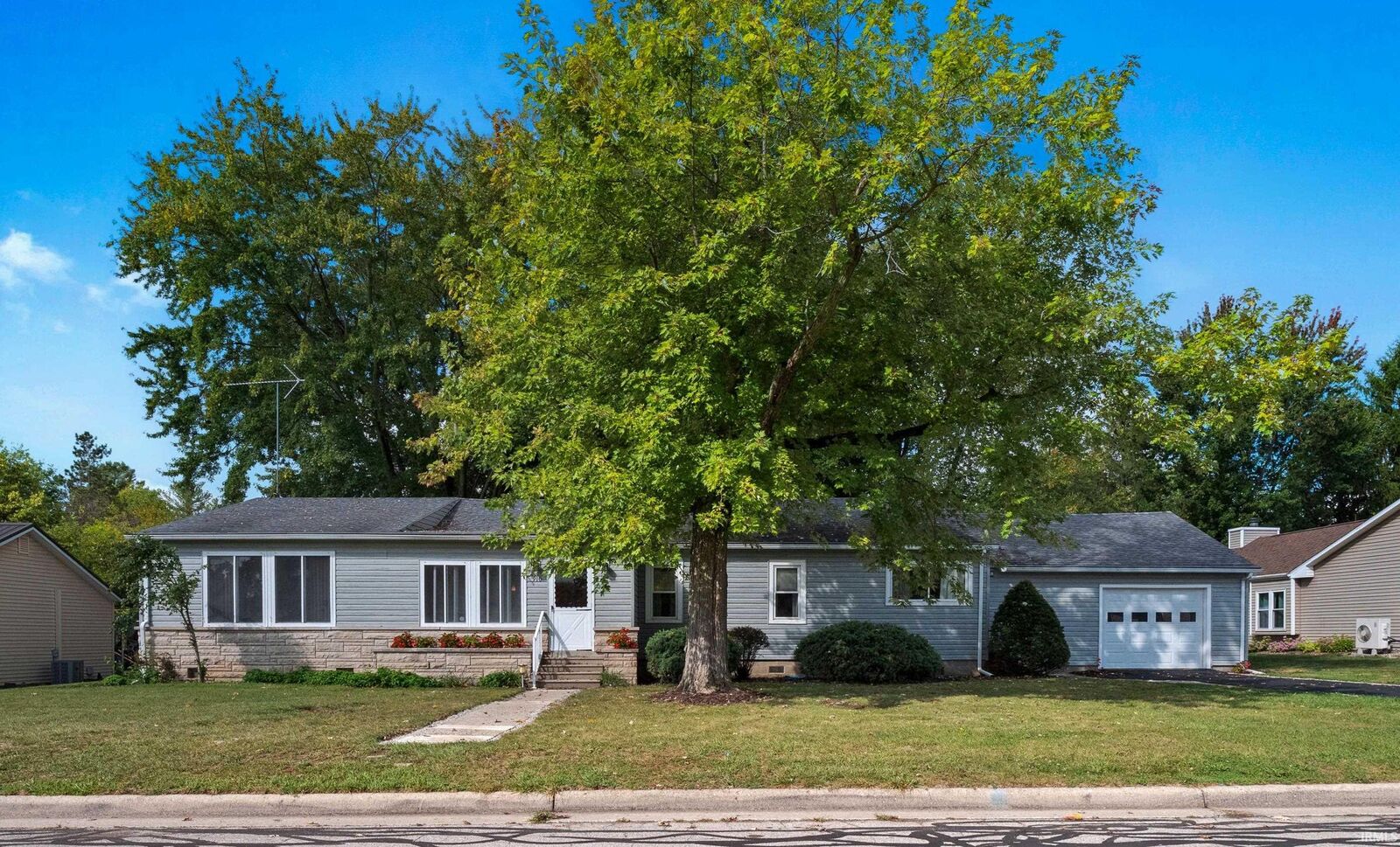 Property Photo:  910 S Ijams Street  IN 46738-1954 