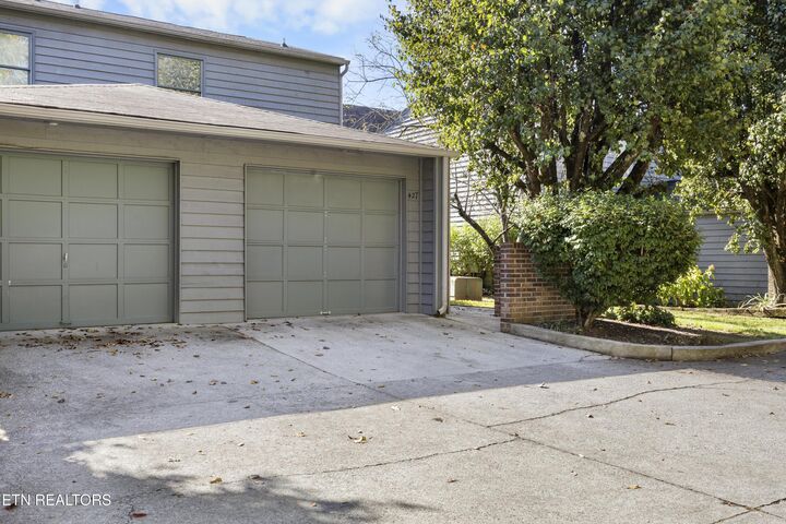 427 Bramblewood Lane  Knoxville TN 37922 photo