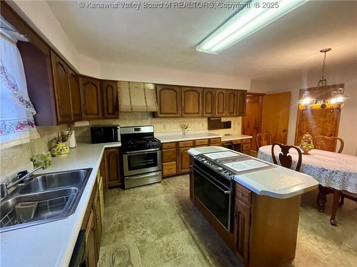 Property Photo: 9701 Charleston Road WV 25271