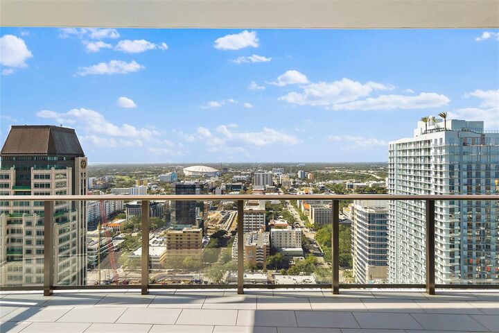 Property Photo: 100 1st Avenue N 3307 FL 33701