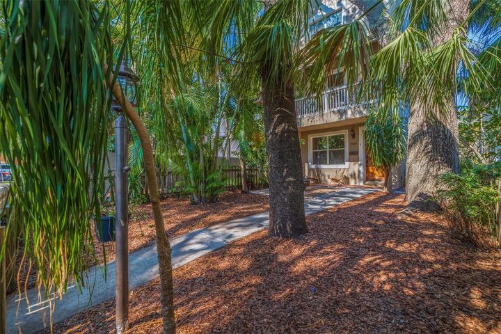 Property Photo: 330 Lang Court N 1 FL 33701