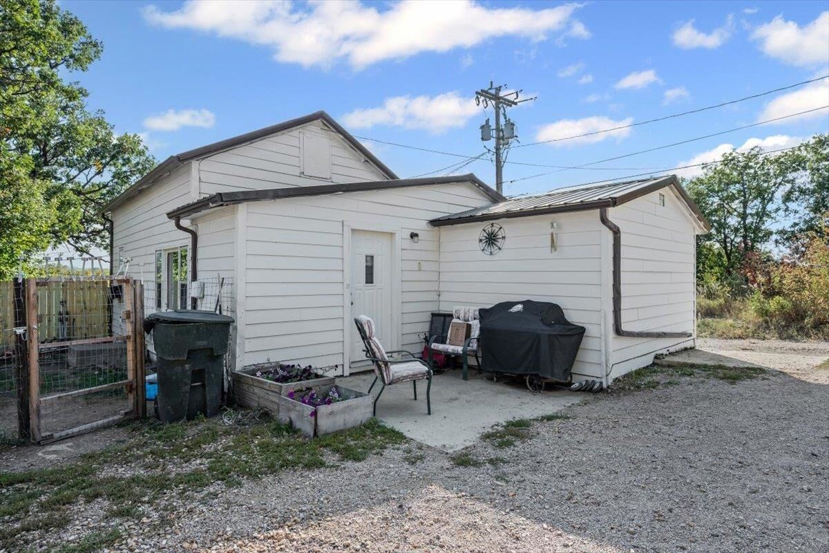 Property Photo: 206 6th Avenue SD 57717-0000