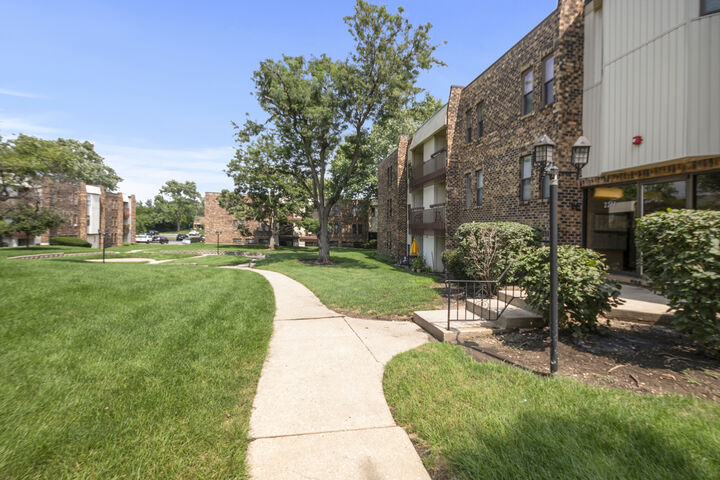 Property Photo: 2214 Country Club Drive 2 IL 60517