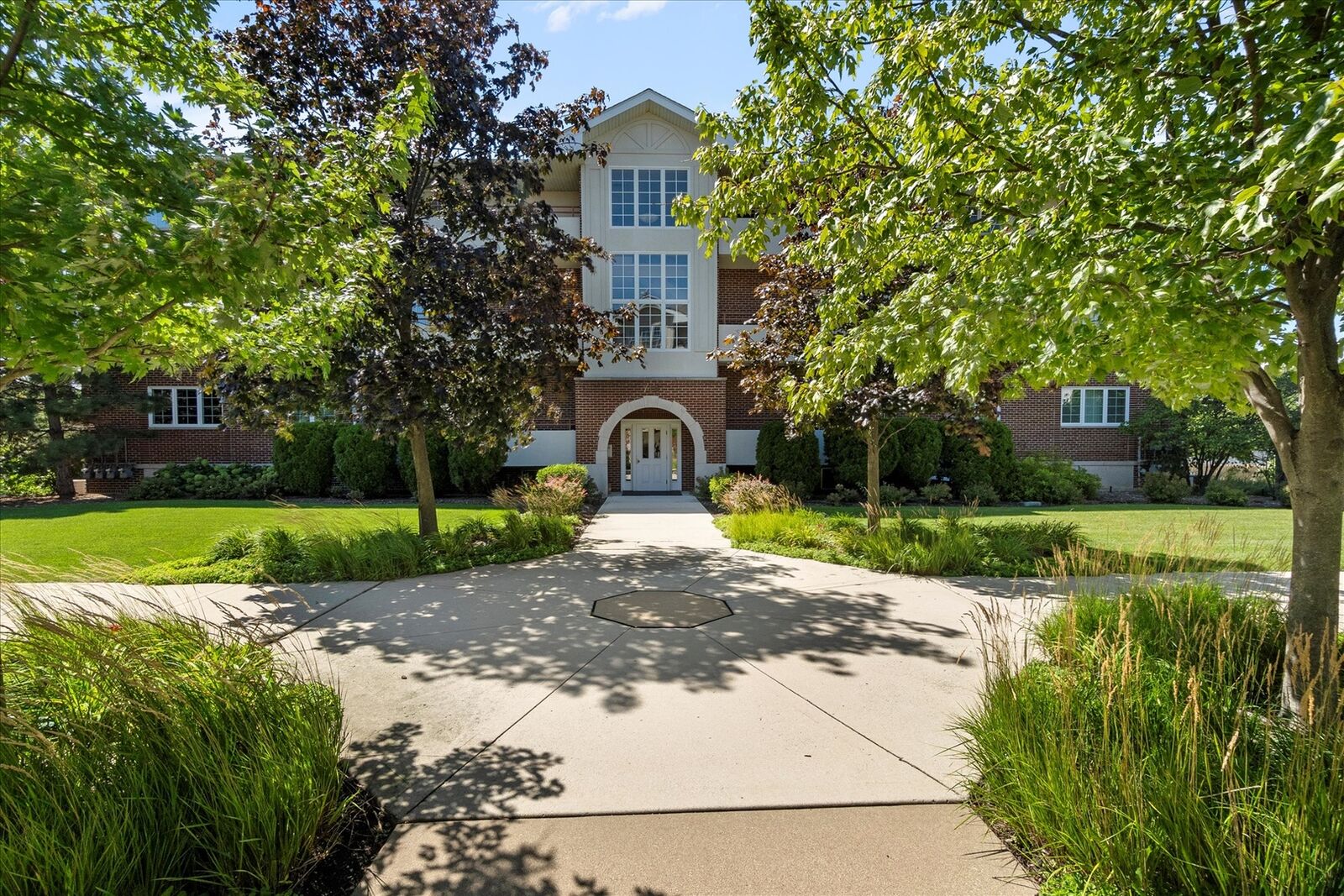 Property Photo: 714 W 63rd Street 202 IL 60559