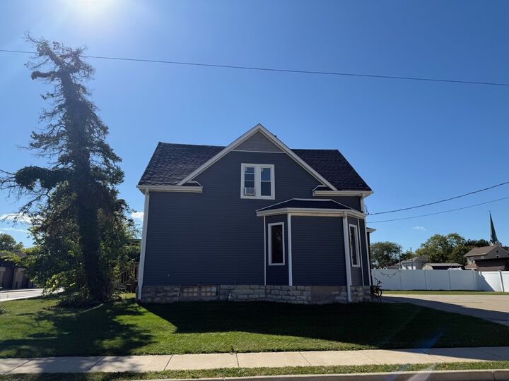 Property Photo: 1024 Peoria Street IL 61354