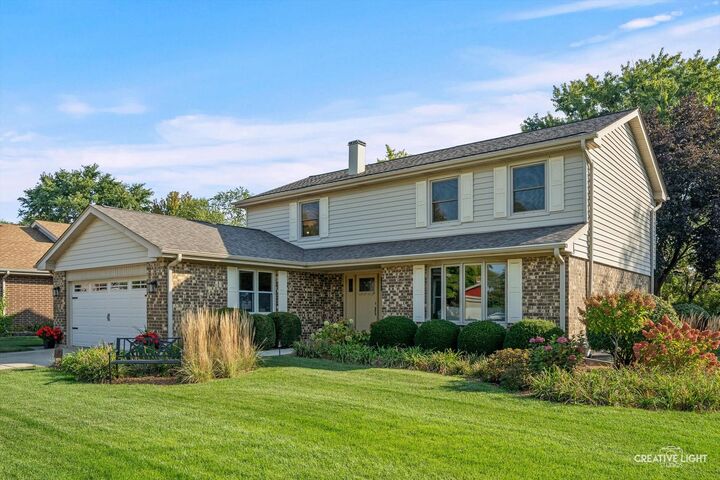 1547 Huntleigh Drive  Wheaton IL 60189 photo