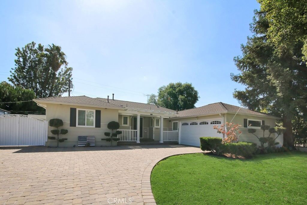 Property Photo:  2616 Balfour Avenue  CA 92831 