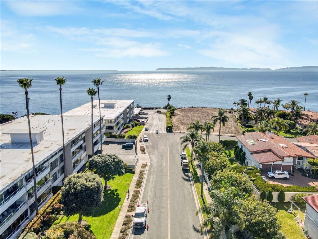 Property Photo:  32700 Coastsite Drive 102  CA 90275 
