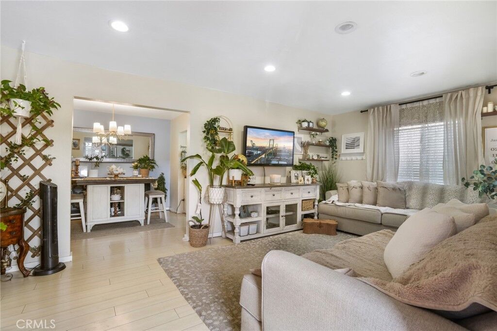 Property Photo:  4037 E 7th Street  CA 90804 