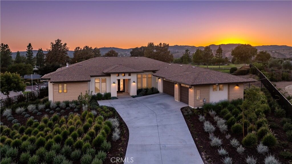 Property Photo:  699 Waterford Court  CA 93446 
