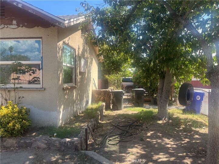 Property Photo: 201 201 N Magnolia CA 92376