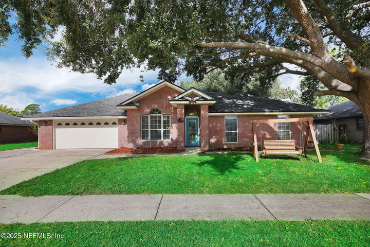 Property Photo: 1232 Peabody Drive E FL 32221