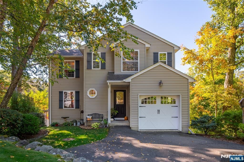 Property Photo:  9 Maple Road  NJ 07456 