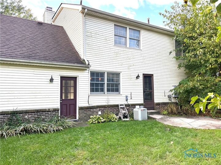 Property Photo: 6748 Woodlake Drive 6748 OH 43617