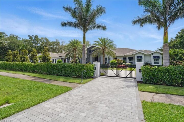 Property Photo:  830 Cassena Rd  FL 34108 