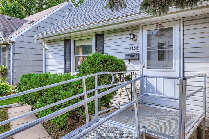 Property Photo:  2736 Brunswick Avenue S  MN 55416 