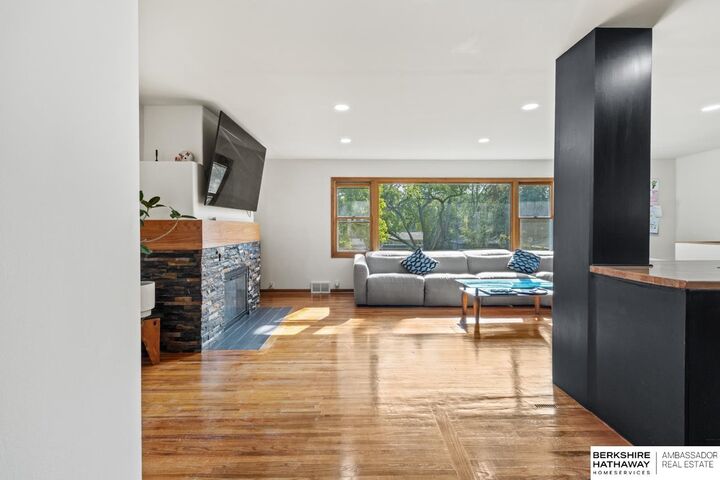 Property Photo: 3315 S 104 Avenue NE 68124