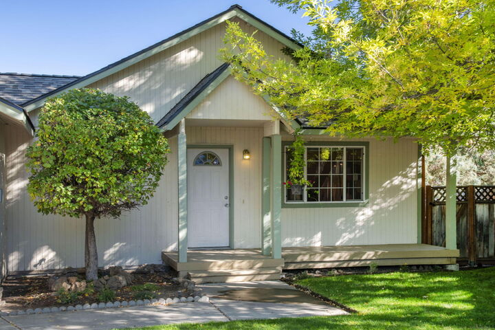 Property Photo: 1473 NE Mable Court OR 97701