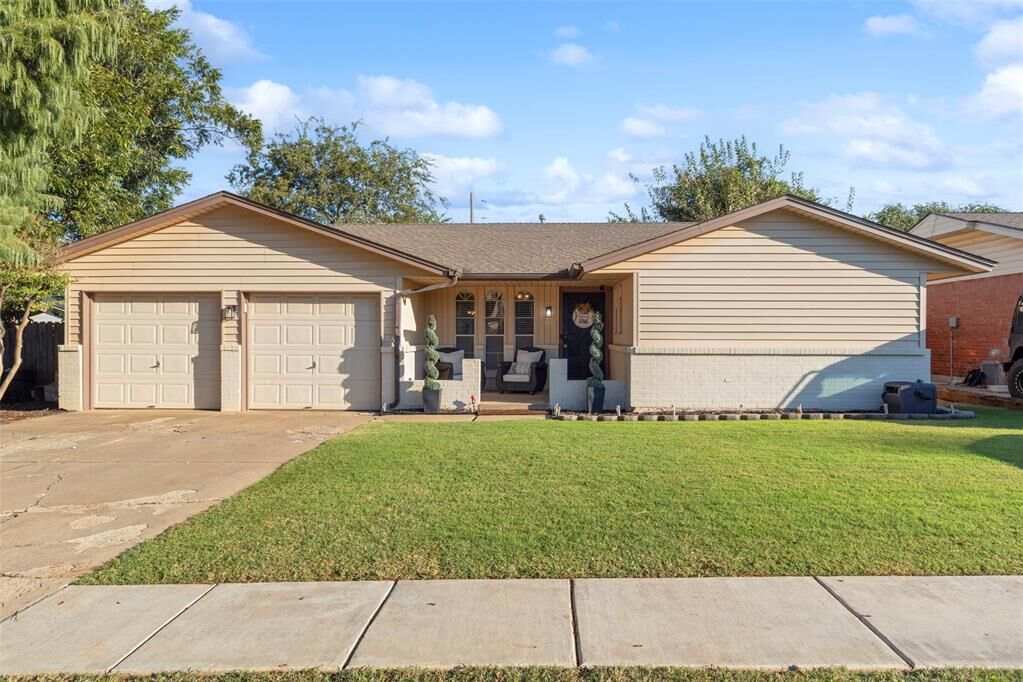 Property Photo: 1033 SW 94th Street OK 73139