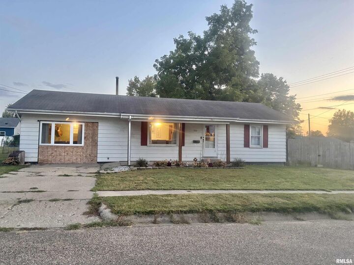 Property Photo: 200 W Avenue B Avenue IL 61542
