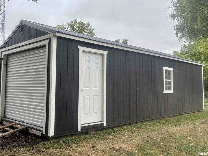 Property Photo:  200 W Avenue B Avenue  IL 61542