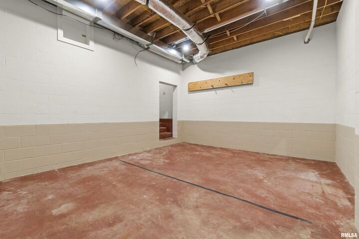 Property Photo: 1227 E Hallock Hollow Road IL 61523