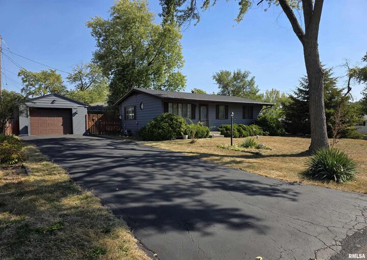 5506 N Longwood Drive  Peoria IL 61614 photo