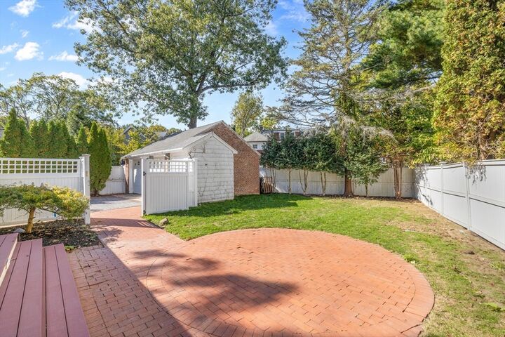 Property Photo: 35 Kingston Rd MA 02461