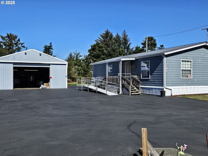 Property Photo:  90797 Travis Ln  OR 97420