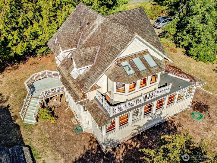 Property Photo: 9595 NE Windsong Loop WA 98110