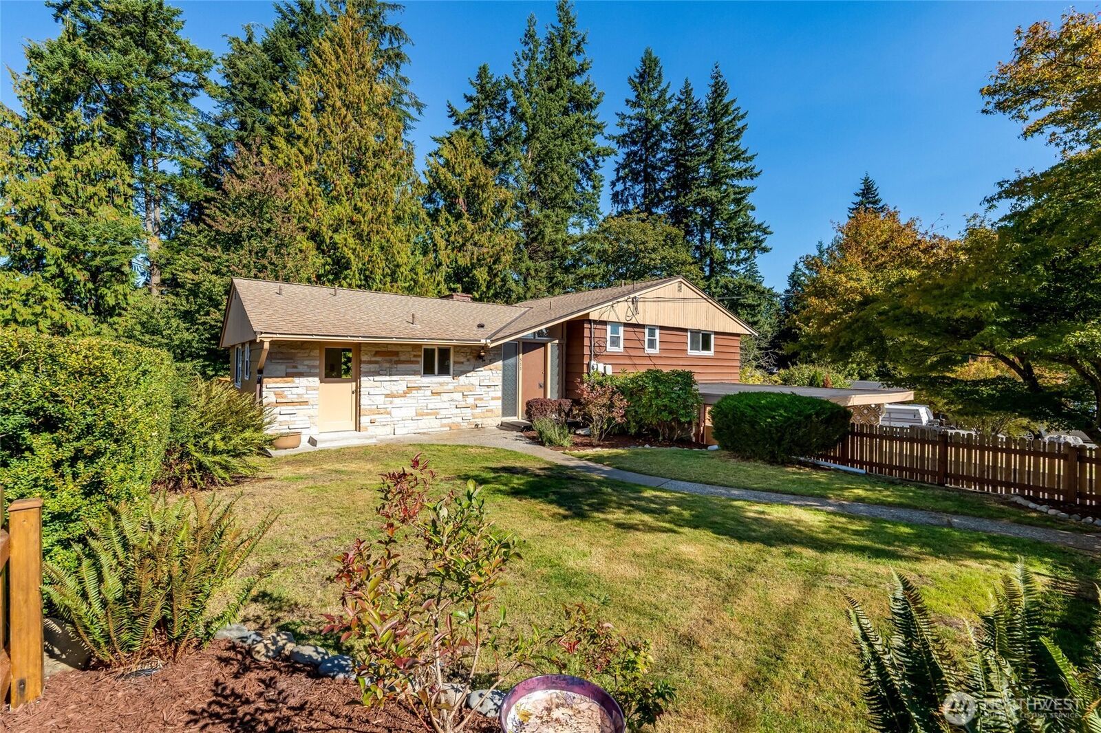 Property Photo:  511  72nd Street SE  WA 98203 