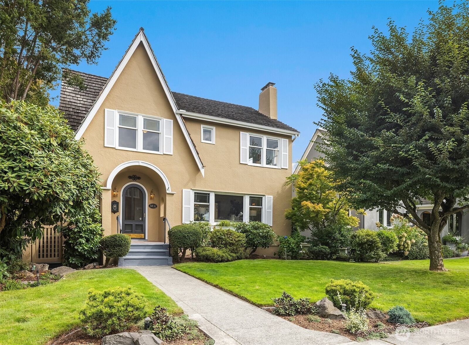 Property Photo:  3832  48th Avenue NE  WA 98105 