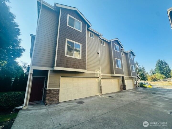 Property Photo:  978  Edmonds Avenue NE F  WA 98056 