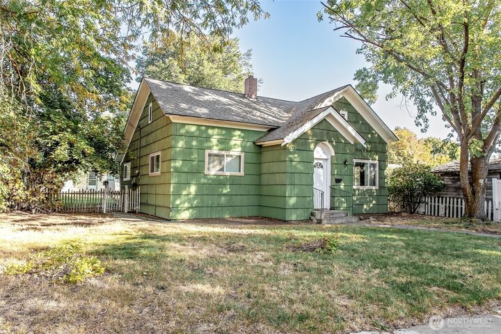 Property Photo:  504 N Sampson Street 1 & 2  WA 98926 