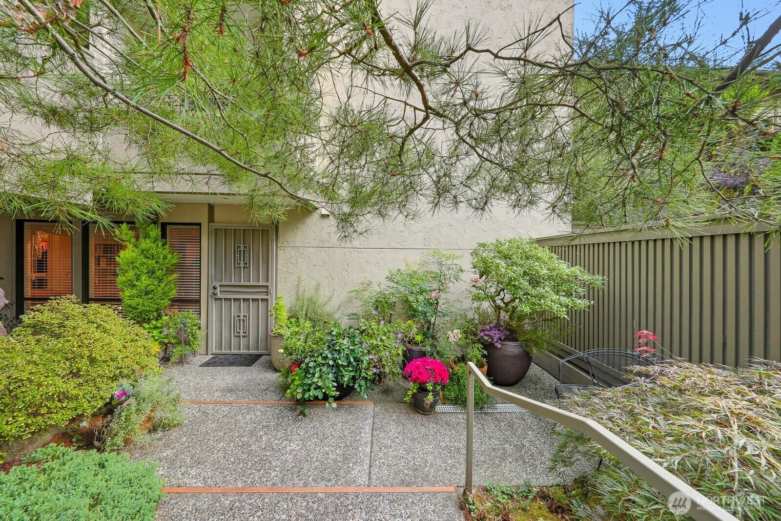 Property Photo: 6562 Park Point Way NE B106 WA 98115