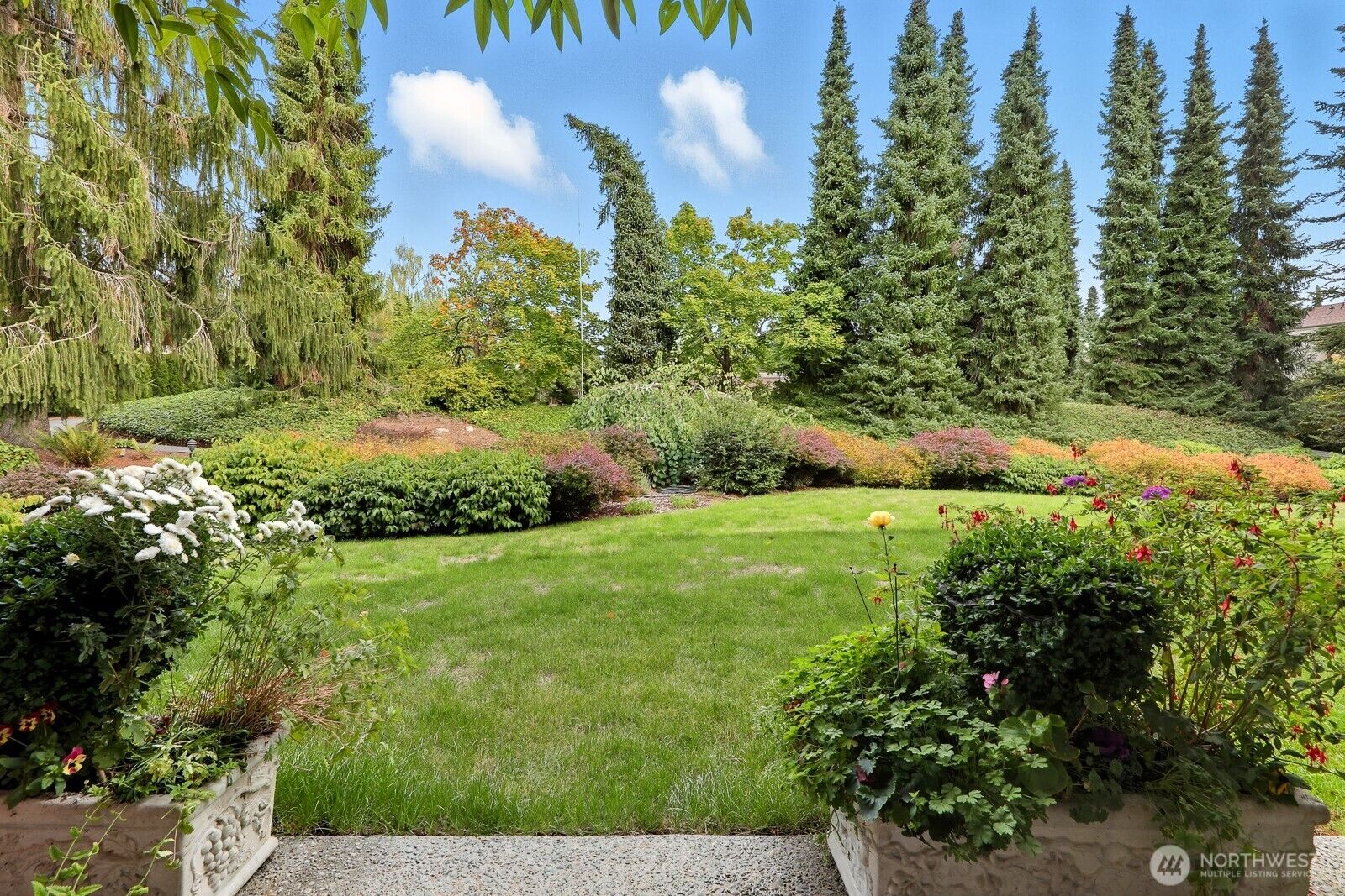 Property Photo: 6562 Park Point Way NE B106 WA 98115