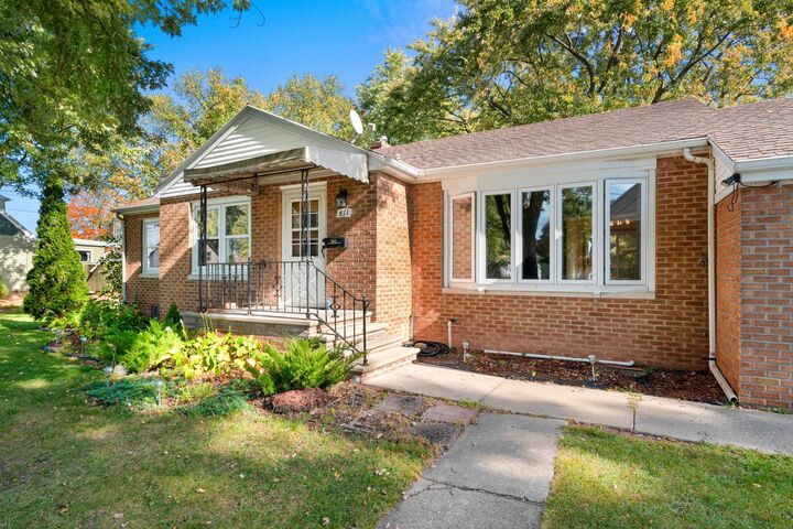 Property Photo: 811 Appleton Road WI 54952
