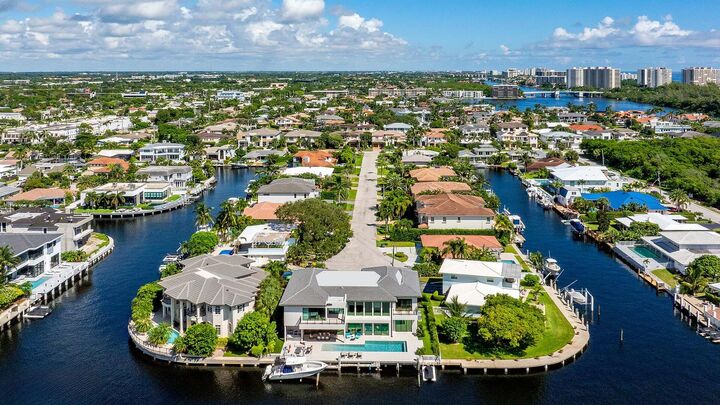 Property Photo:  2900 NE 7th Drive  FL 33431 