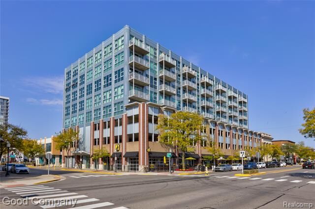 Property Photo:  100 W 5th Street 604  MI 48067 