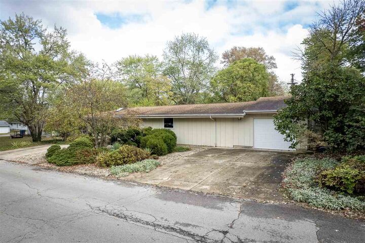 Property Photo: 809 SW 5th Street IN 47374